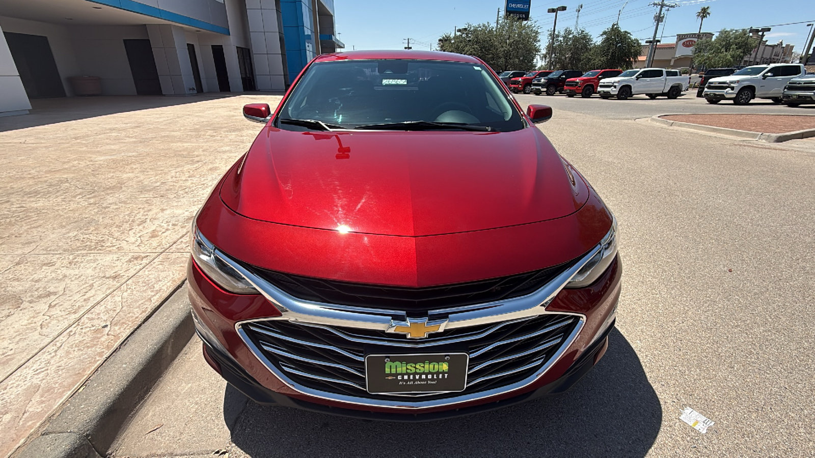 Used 2023 Chevrolet Malibu LT FWD image 2
