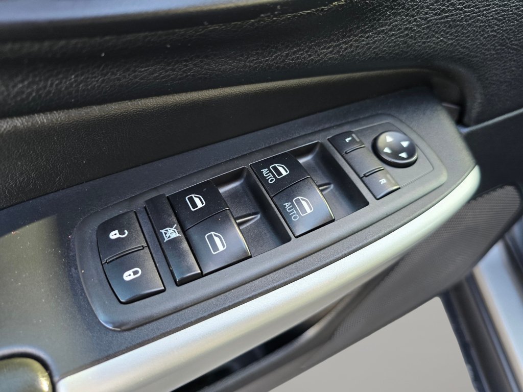 Used 2018 Jeep Cherokee Latitude Plus AWD/4WD image 31