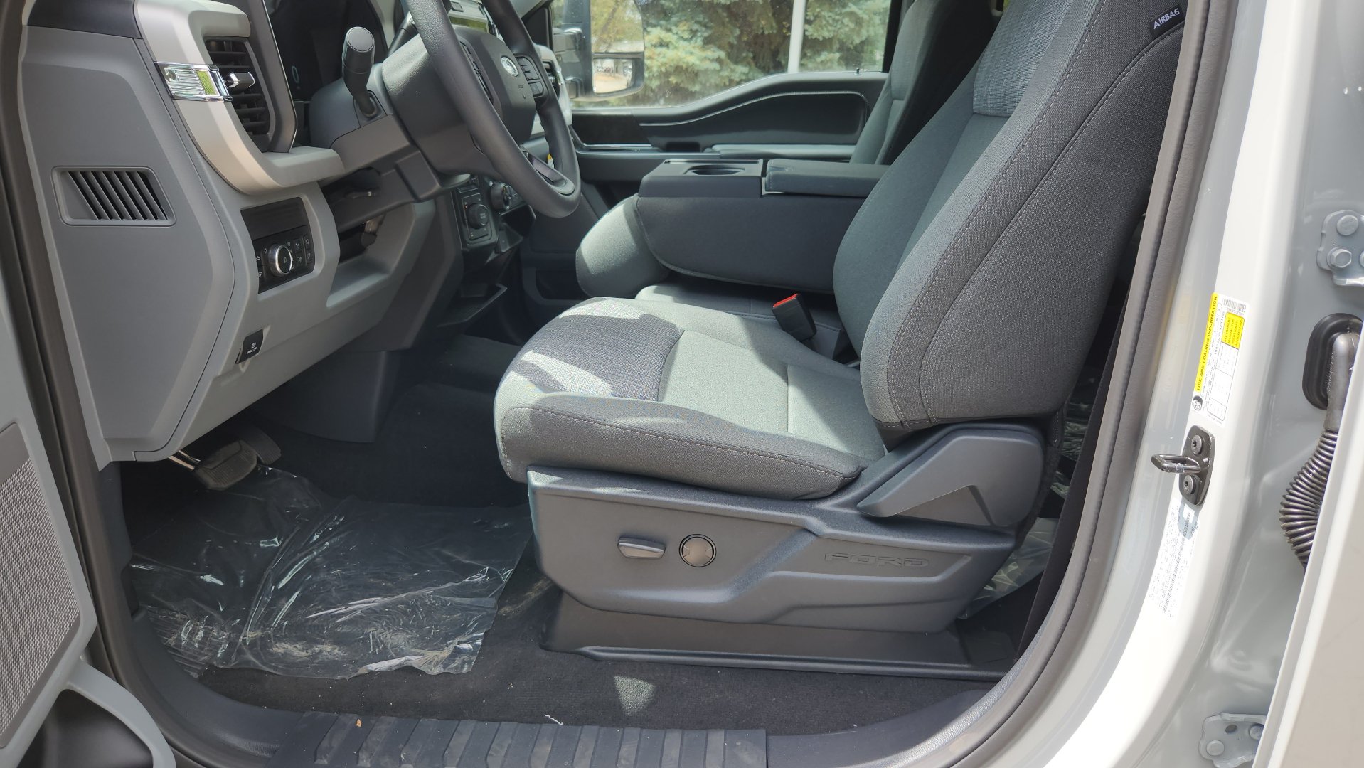 New 2026 Ford F350 XLT w/ XLT Premium Package AWD/4WD image 13