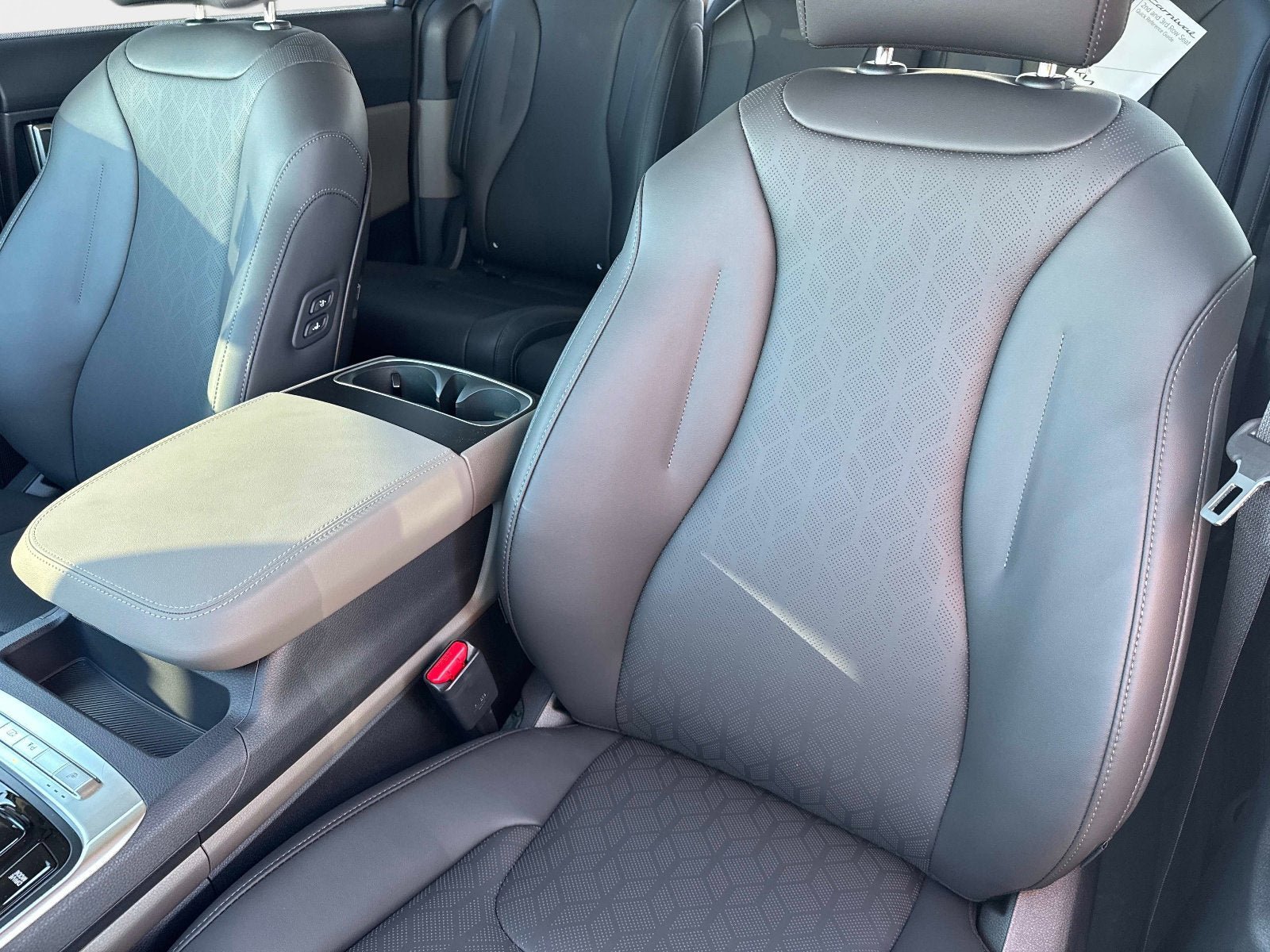 New 2026 Kia Carnival EX FWD image 18