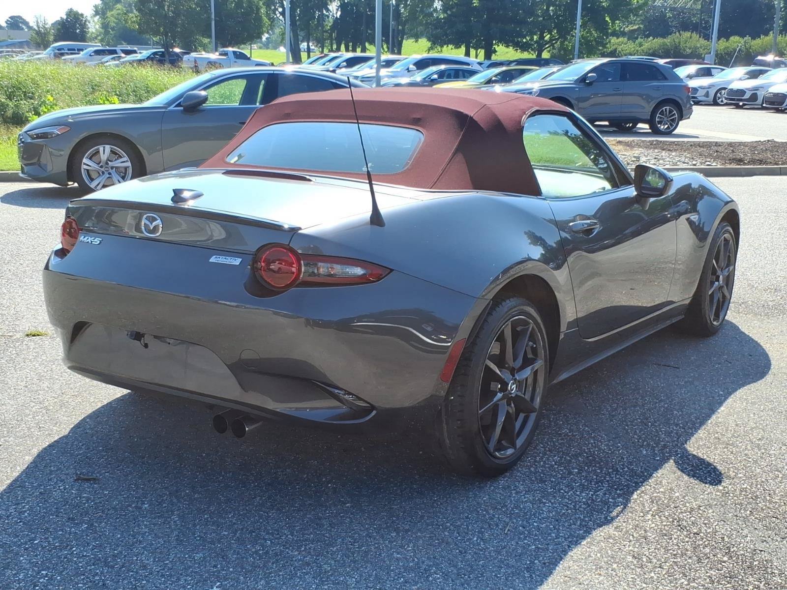 Used 2018 MAZDA MX-5 Miata Club RWD image 8