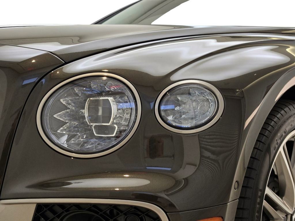 Used 2023 Bentley Flying Spur Plug-In Hybrid image 10