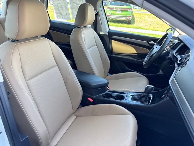 Used 2019 Volkswagen Jetta SE w/ Cold Weather Package FWD image 24