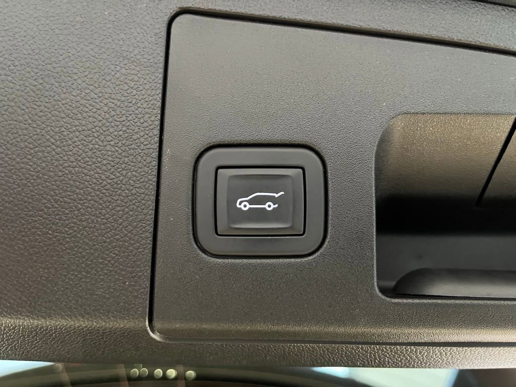 Used 2025 Cadillac XT4 Premium Luxury image 23