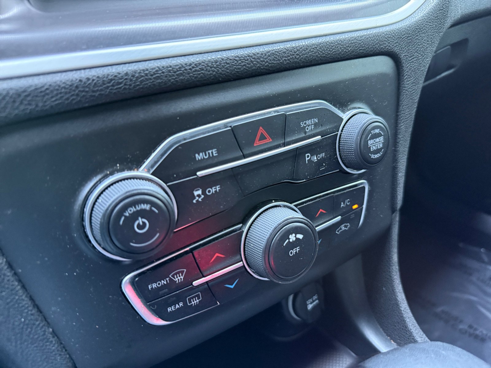 Used 2022 Dodge Charger SXT image 18