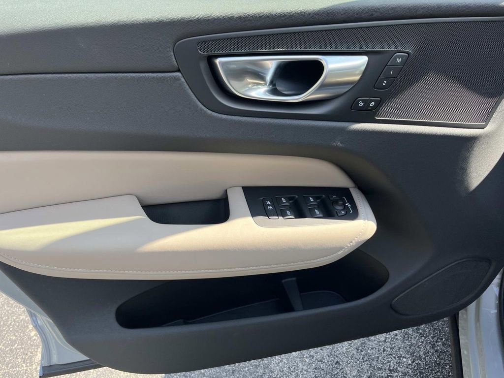 New 2026 Volvo XC60 B5 Plus w/ Protection Package Premier image 22