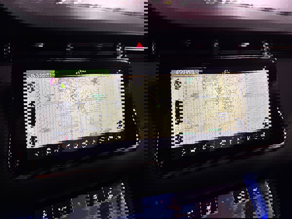 Used 2020 Land Rover Range Rover Evoque R-Dynamic SE image 22