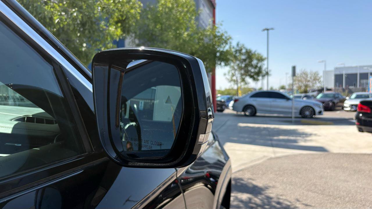 Used 2022 Jeep Grand Cherokee Overland w/ Advanced Protech Group III AWD/4WD image 4