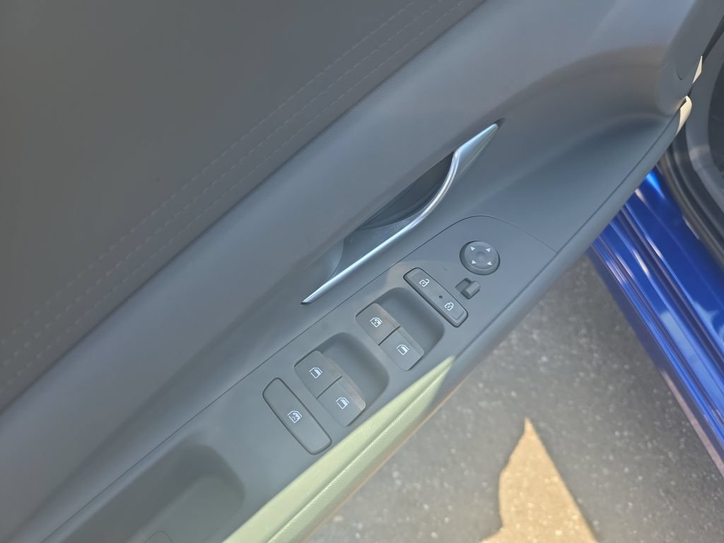 Used 2023 Hyundai Elantra SEL FWD image 11