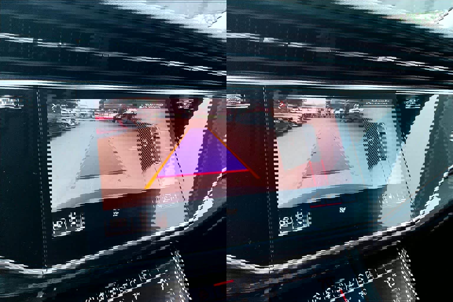 Used 2019 Audi Q8 Premium Plus w/ Premium Plus AWD/4WD image 32