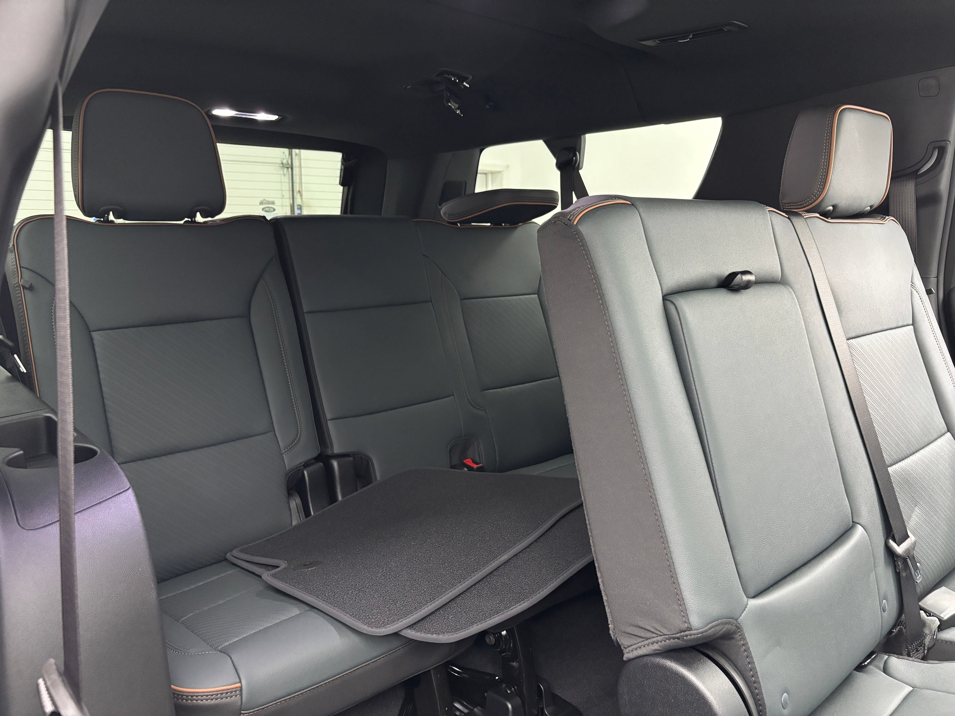 New 2026 GMC Yukon XL AT4 w/ AT4 Preferred Package AWD/4WD image 43