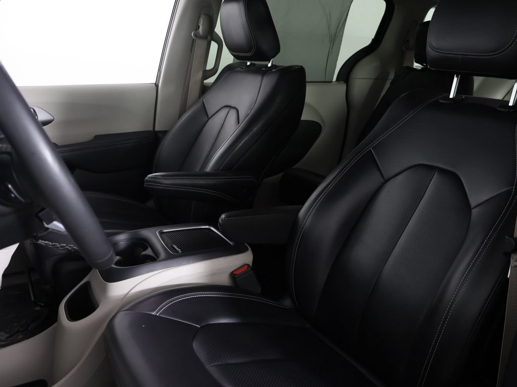 Used 2023 Chrysler Pacifica Touring-L FWD image 26