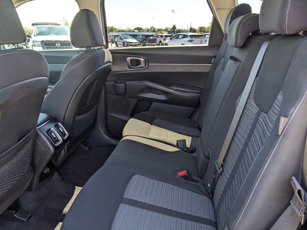 Certified 2025 Kia Sorento LX FWD image 18