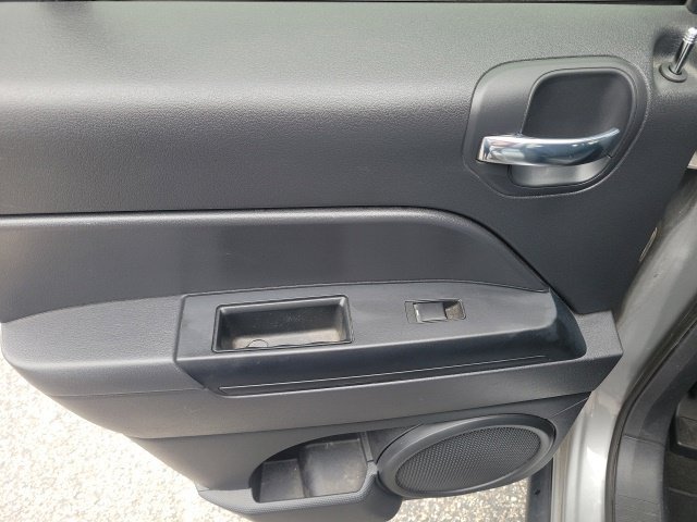 Used 2015 Jeep Patriot High Altitude FWD image 30