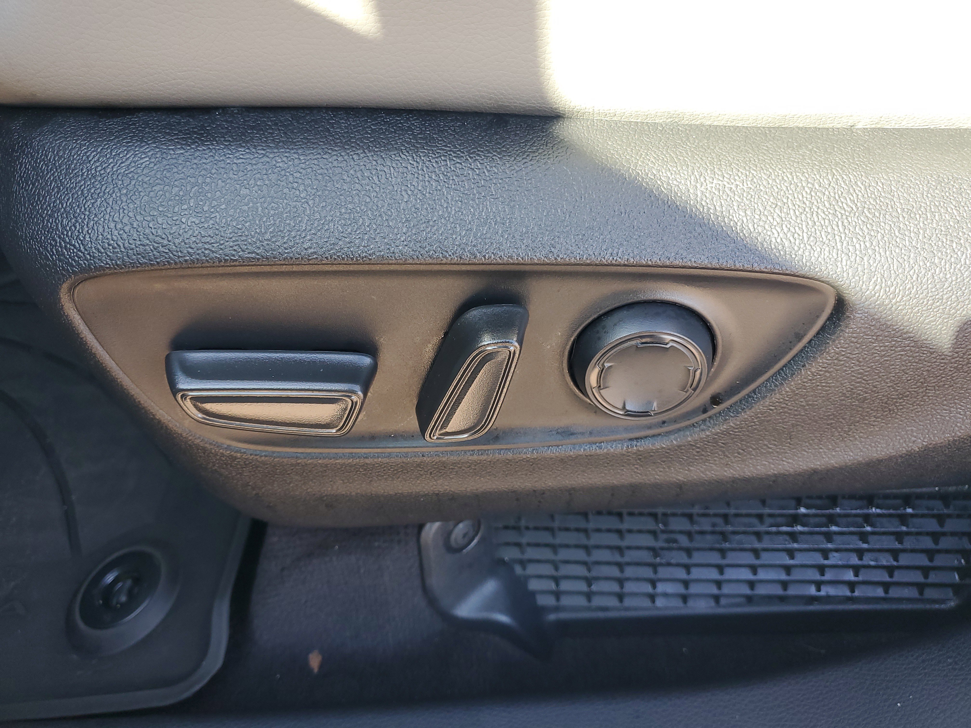 Used 2025 Toyota Sienna XLE image 8