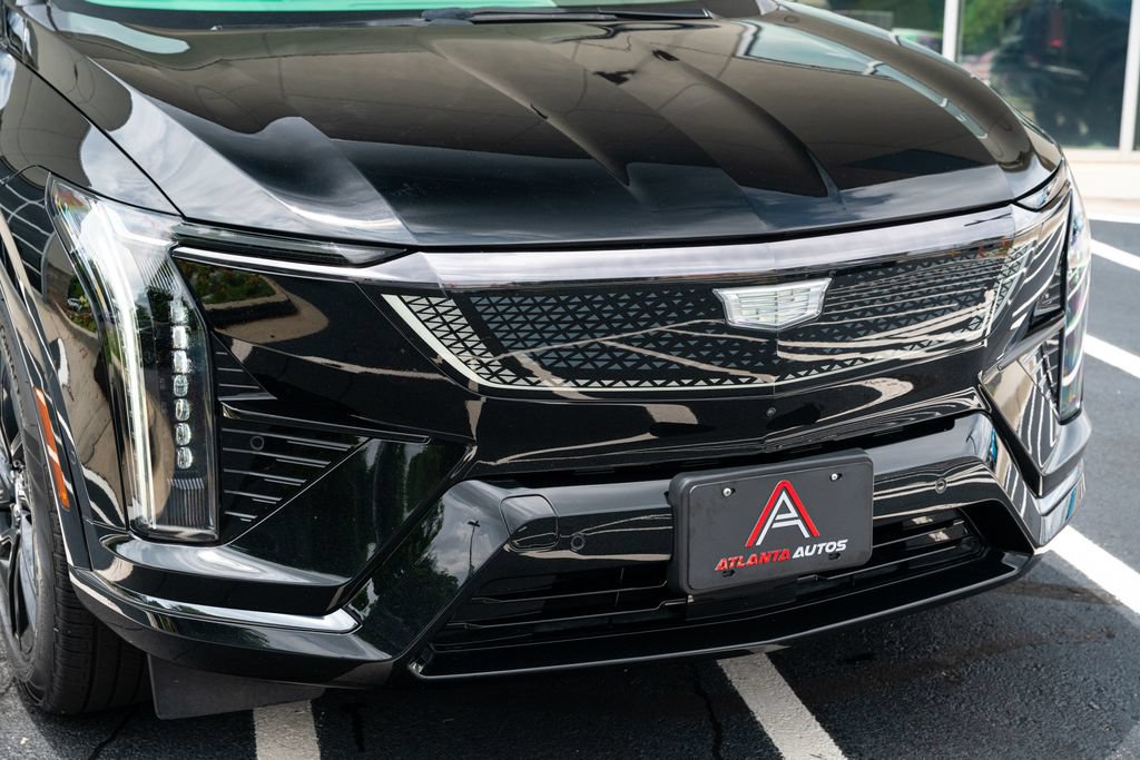 Used 2025 Cadillac Optiq Sport 1 w/ LPO, ONYX Package AWD/4WD image 5