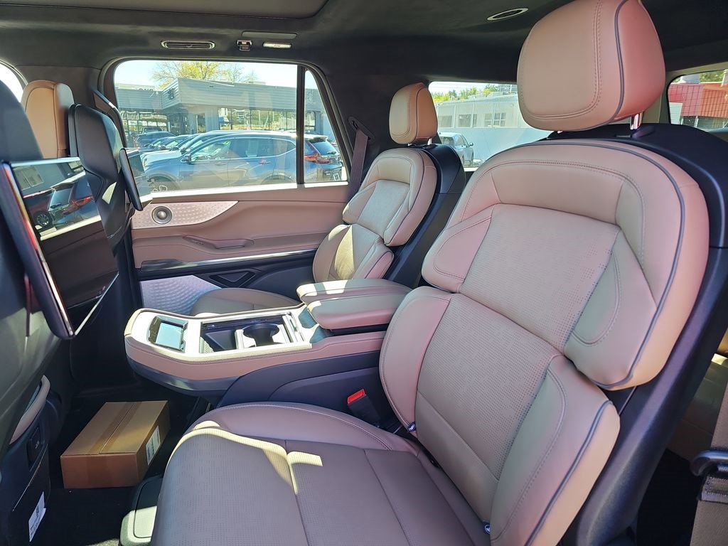 New 2025 Lincoln Navigator Black Label image 14