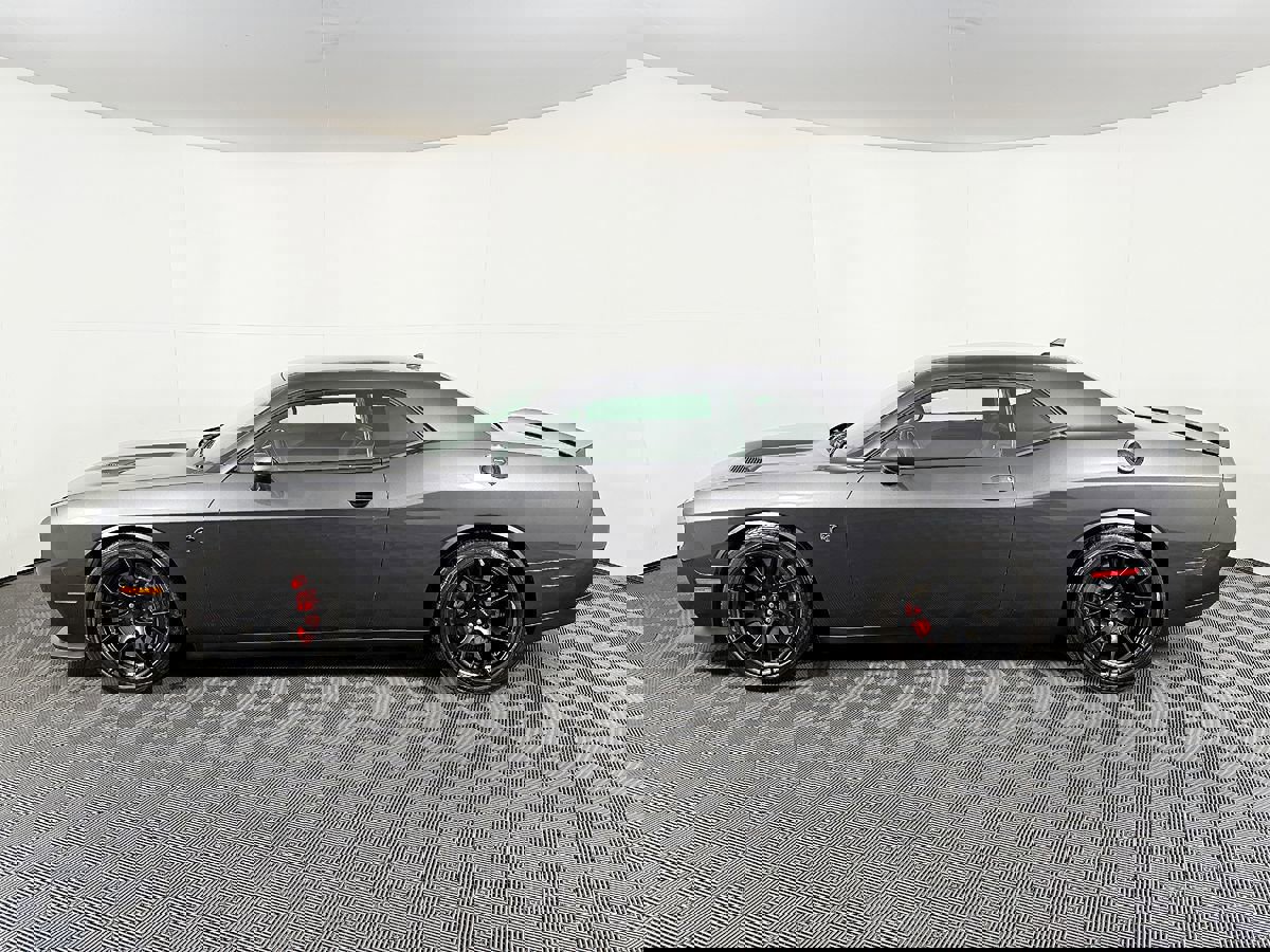 Used 2015 Dodge Challenger SRT Hellcat image 12