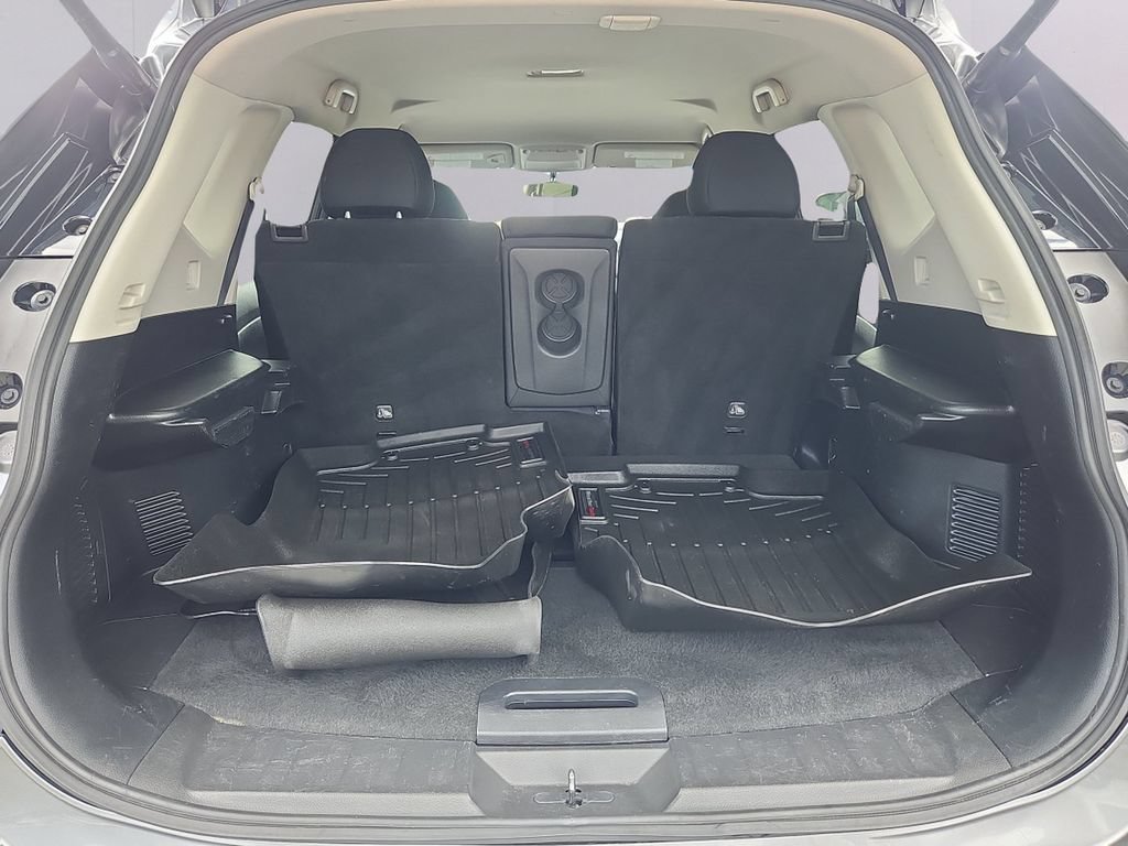 Used 2018 Nissan Rogue SV AWD/4WD image 29