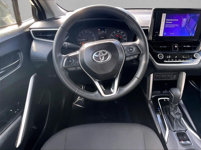 Used 2025 Toyota Corolla Cross LE FWD image 7