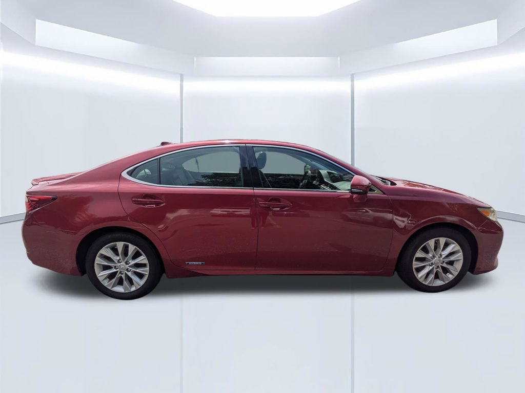 Used 2015 Lexus ES 300h w/ Navigation System Package FWD image 2