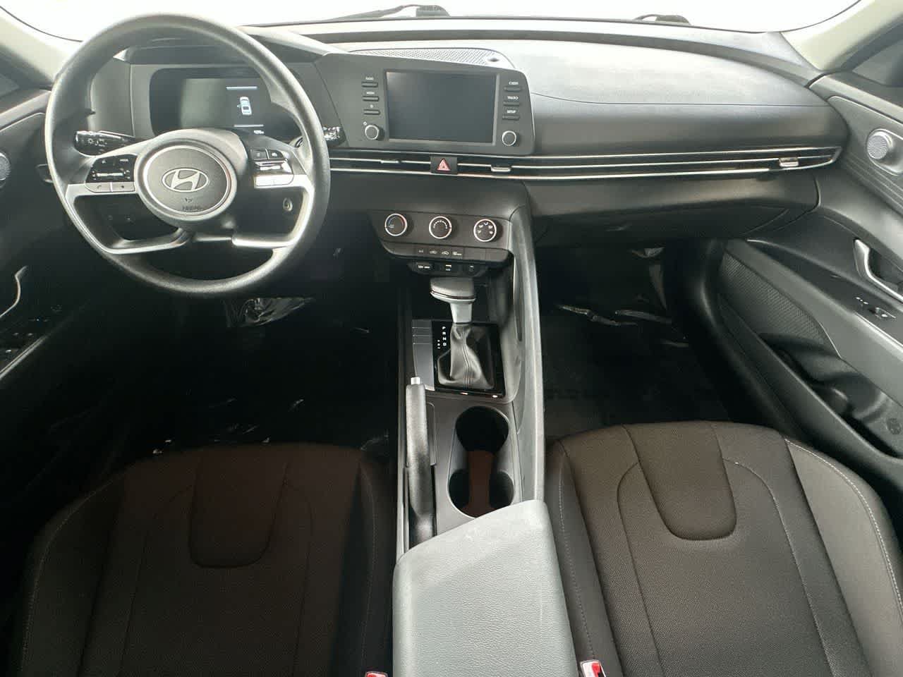 Used 2026 Hyundai Elantra SE FWD image 24