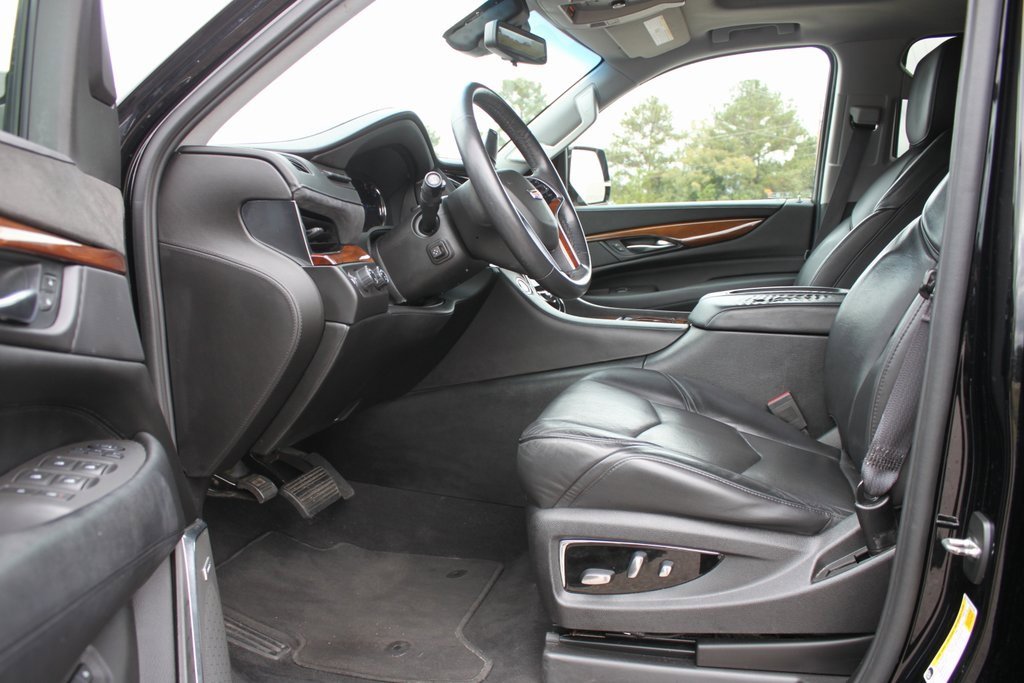 Used 2017 Cadillac Escalade ESV Luxury image 14