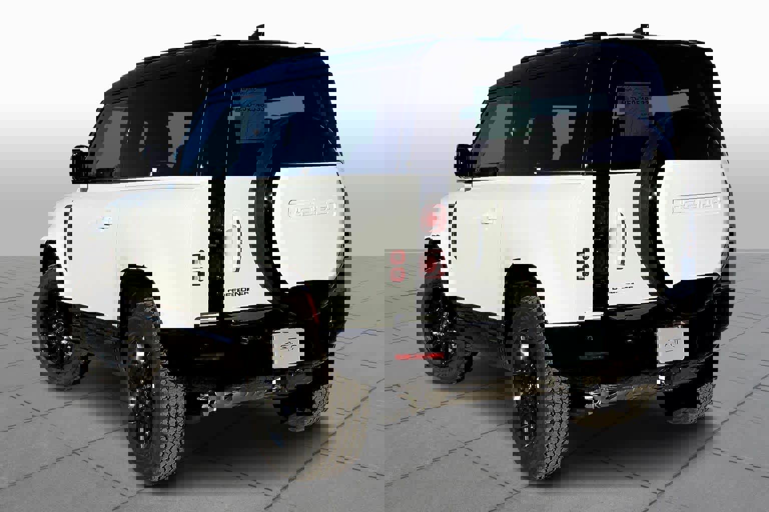 New 2025 Land Rover Defender 90 X-Dynamic SE image 11