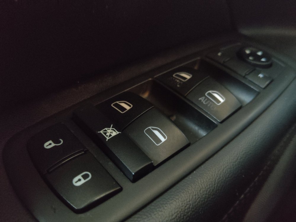 Used 2018 Jeep Grand Cherokee Altitude RWD image 27