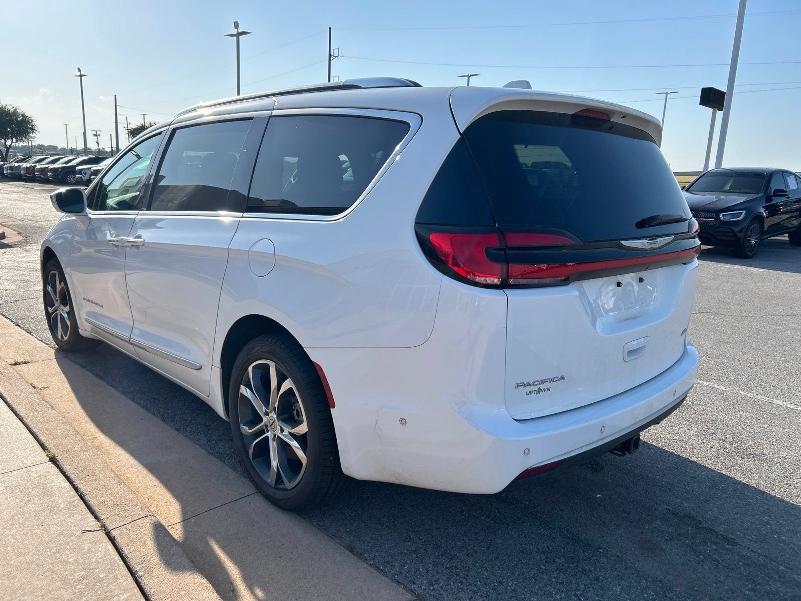 Used 2022 Chrysler Pacifica Pinnacle AWD/4WD image 7