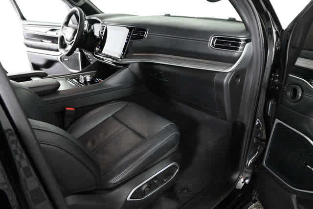 Used 2024 Jeep Wagoneer L Series II w/ Flexible Seating Group image 12