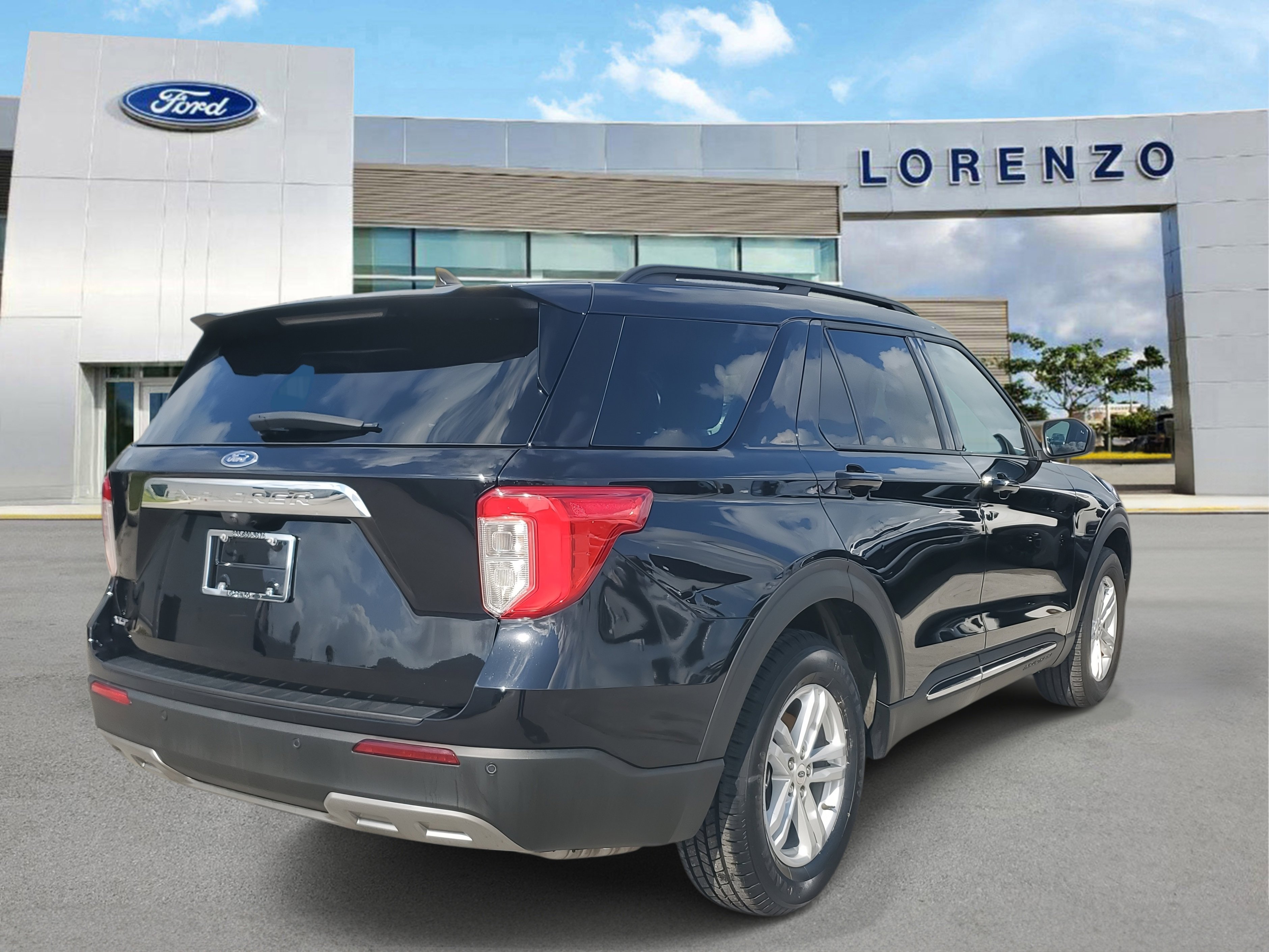 Used 2023 Ford Explorer XLT w/ Equipment Group 202A image 6