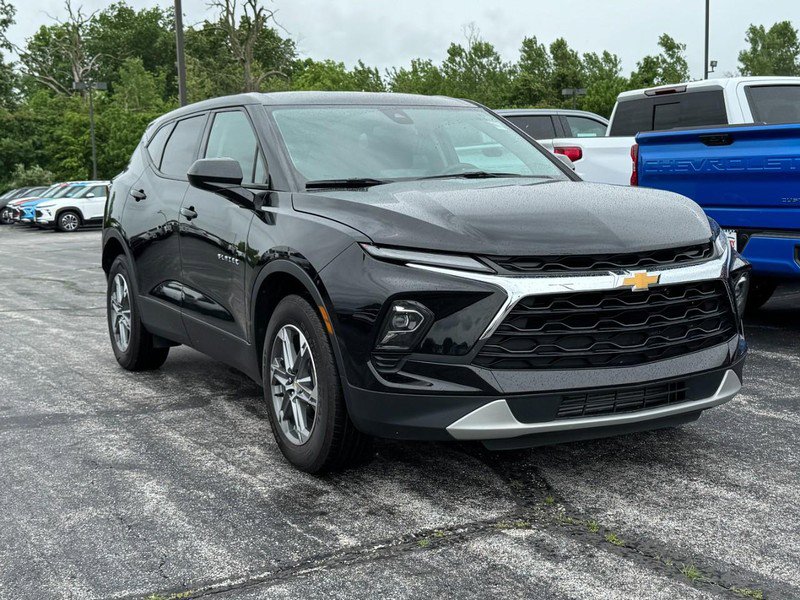 Used 2023 Chevrolet Blazer LT w/ Driver Confidence Package AWD/4WD image 2