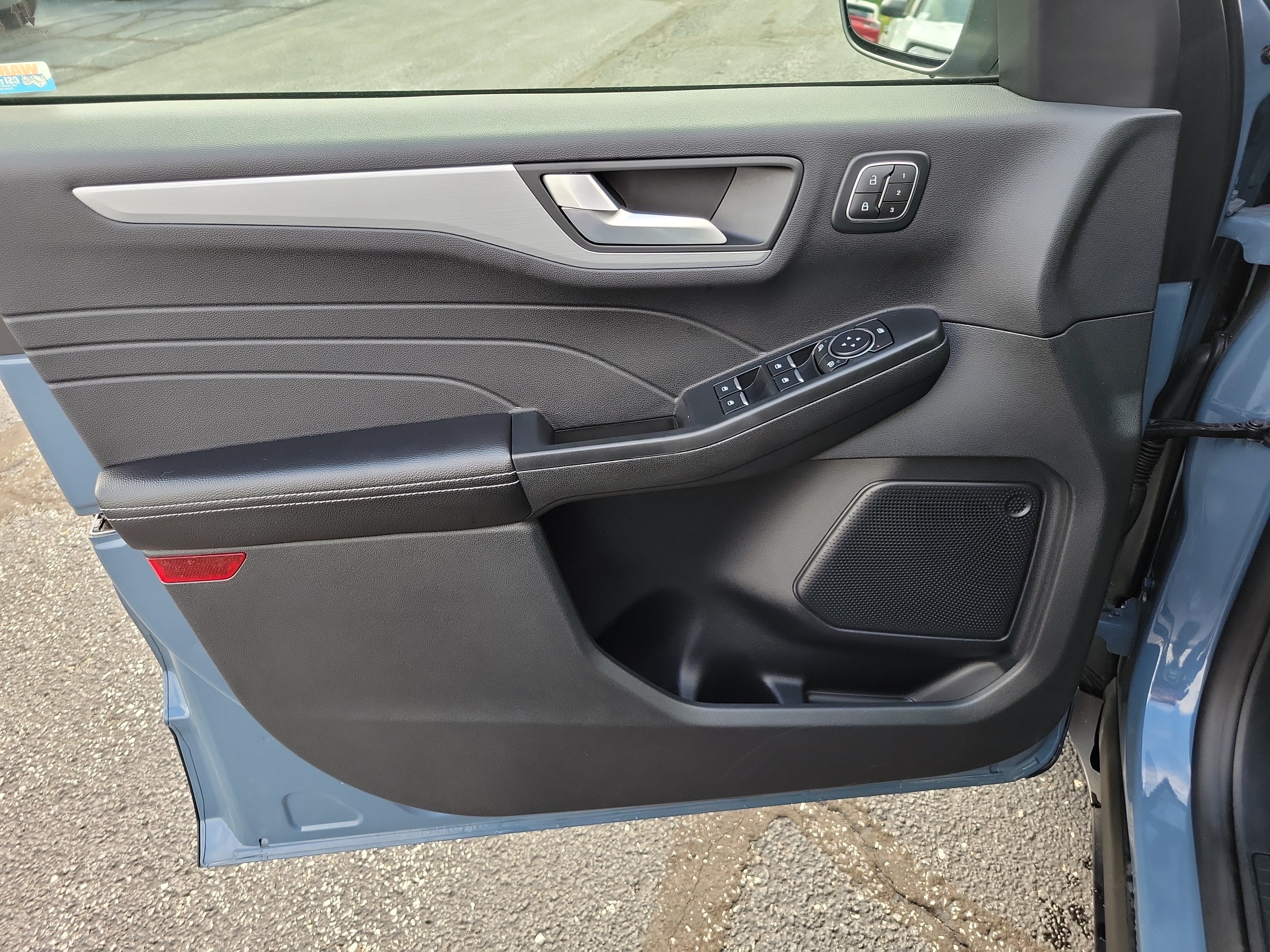 Used 2025 Ford Escape Platinum AWD/4WD image 22