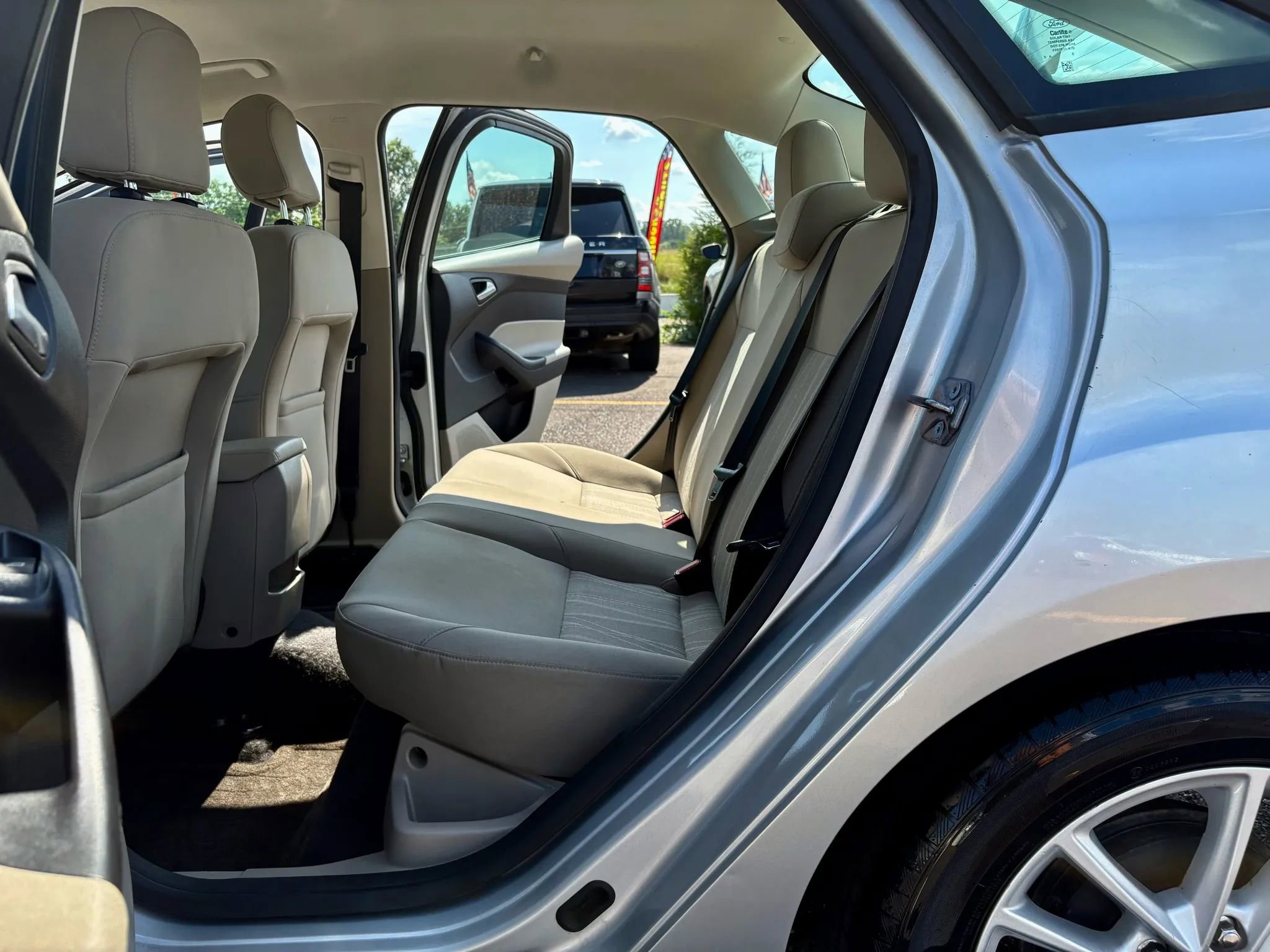 Used 2016 Ford Focus SE w/ SE Power Seat Package image 17