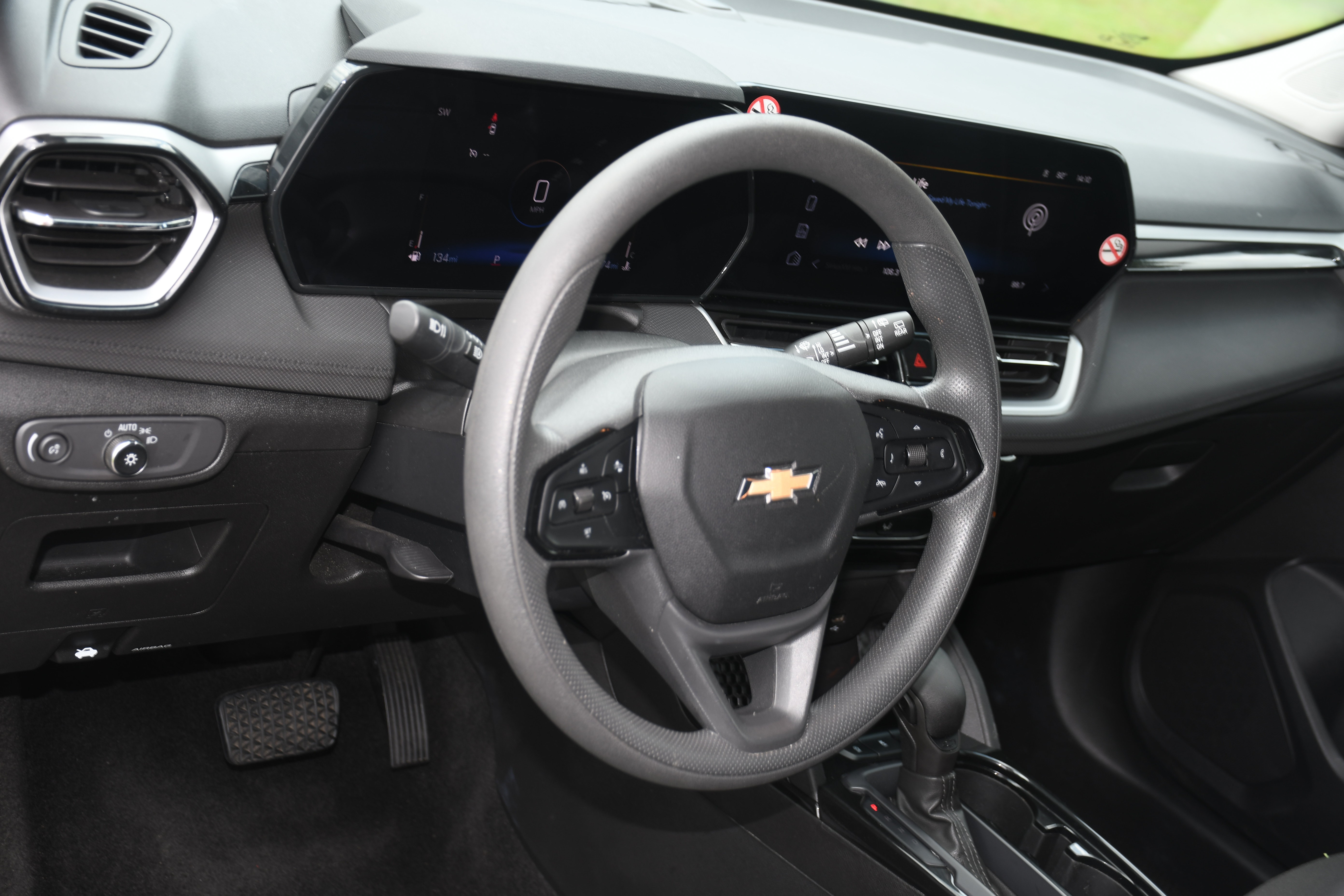 Used 2025 Chevrolet TrailBlazer LT FWD image 8