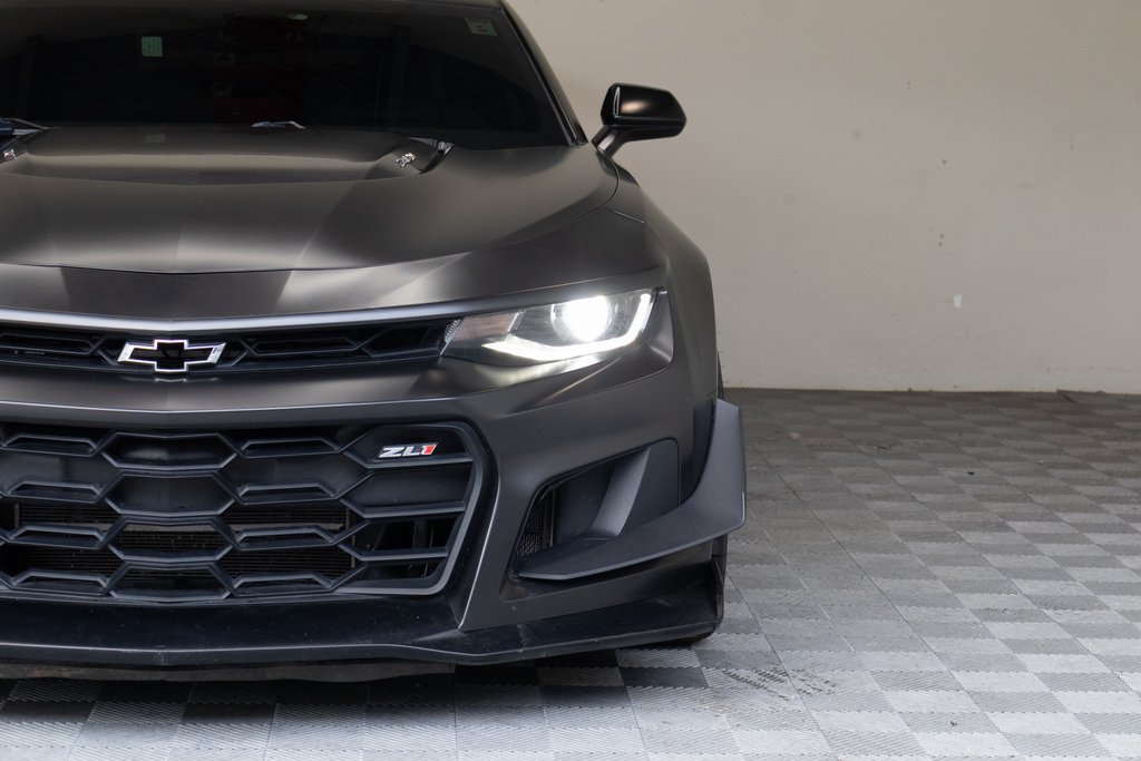 Used 2021 Chevrolet Camaro ZL1 RWD image 5