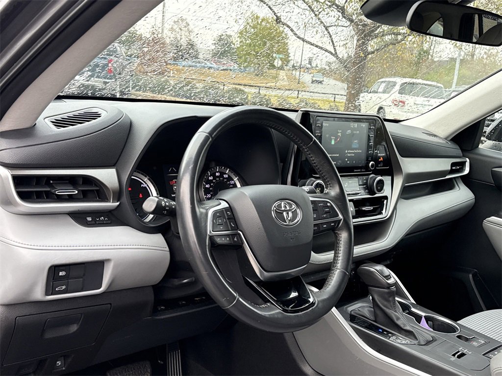 Used 2021 Toyota Highlander LE image 10