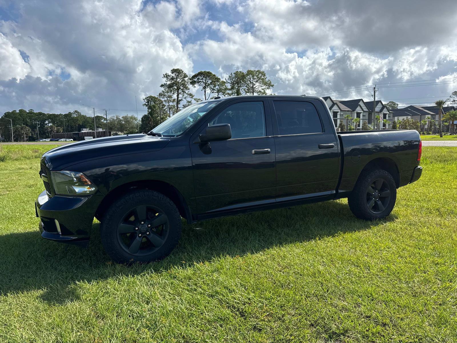 Used 2017 RAM 1500 Express w/ Black Ram 1500 Express Group AWD/4WD image 7