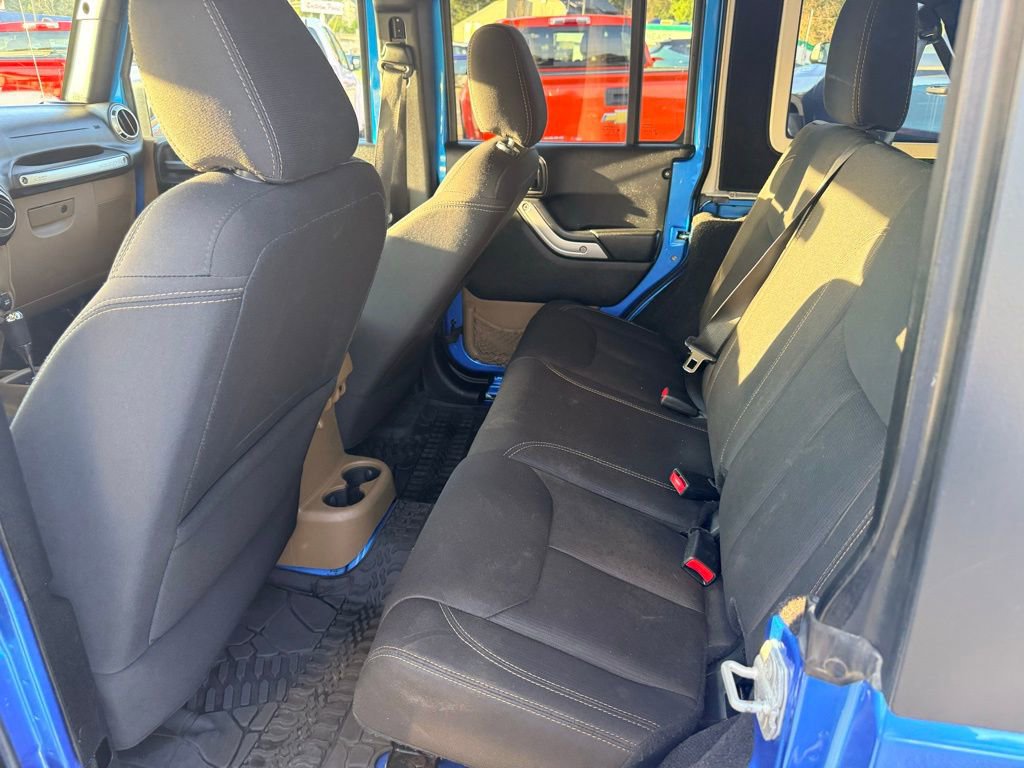 Used 2015 Jeep Wrangler Unlimited Sahara w/ Connectivity Group image 27