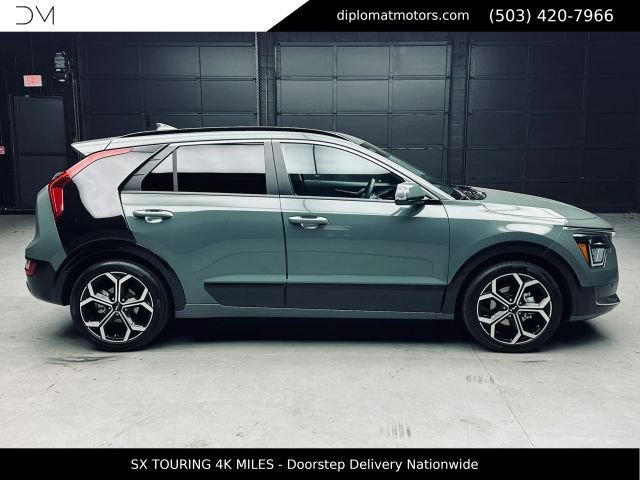 Used 2023 Kia Niro SX Touring FWD image 8