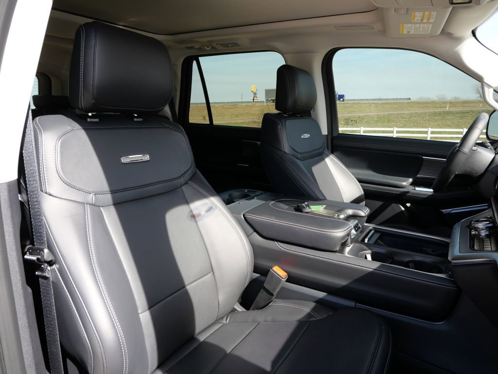 New 2025 Ford Expedition Platinum w/ Driver's Package image 17