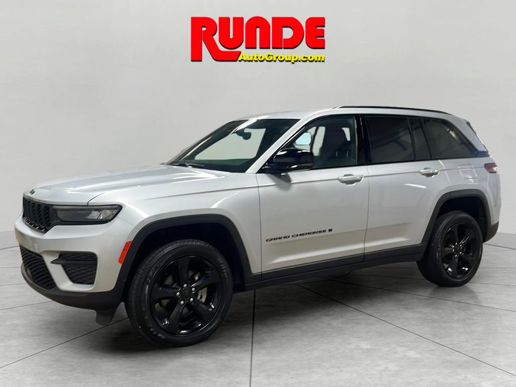 Used 2024 Jeep Grand Cherokee Altitude image 1