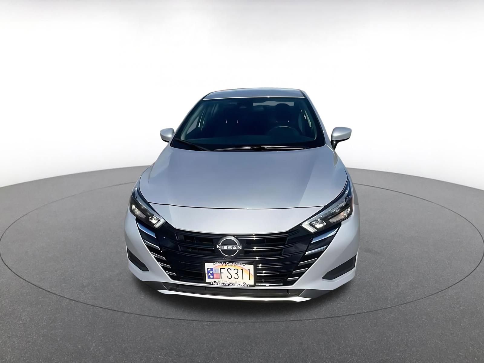 Used 2025 Nissan Versa SV FWD image 4