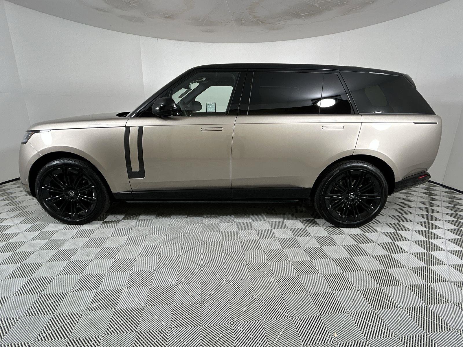 New 2025 Land Rover Range Rover Long Wheelbase SE image 2