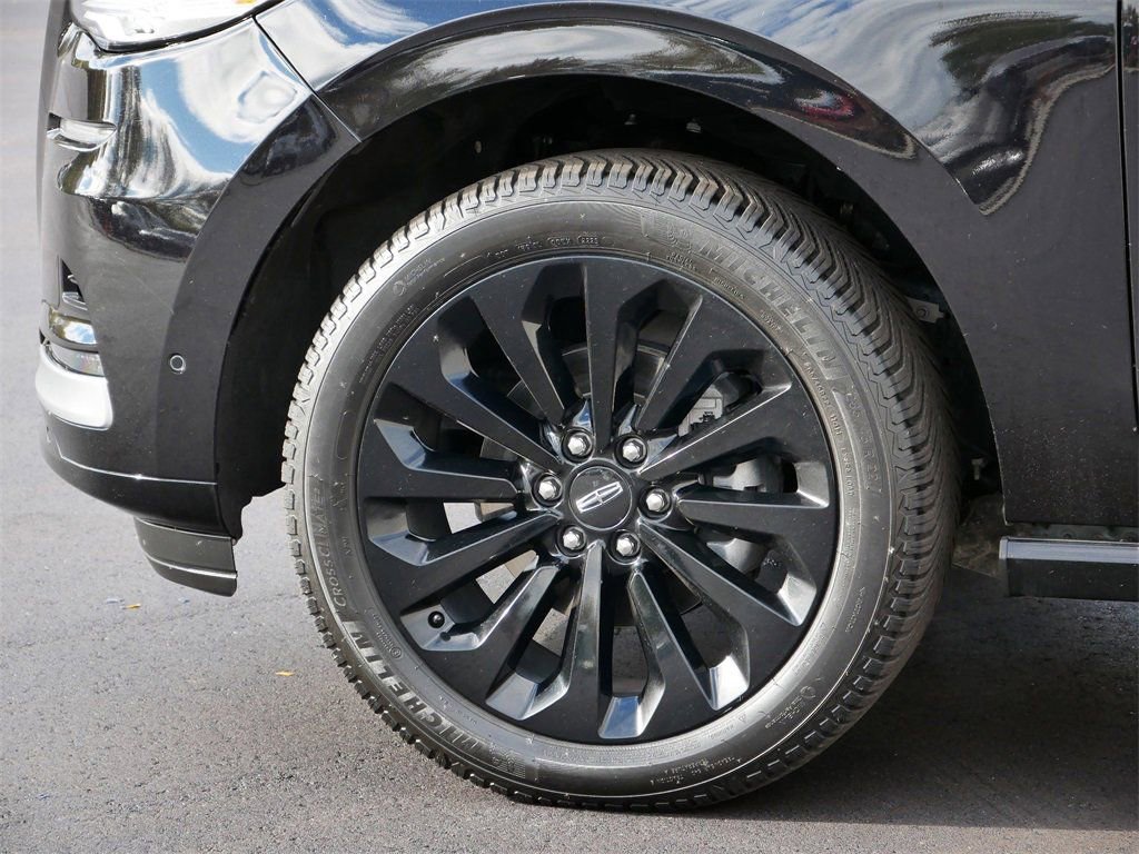 Used 2024 Lincoln Navigator Reserve AWD/4WD image 9