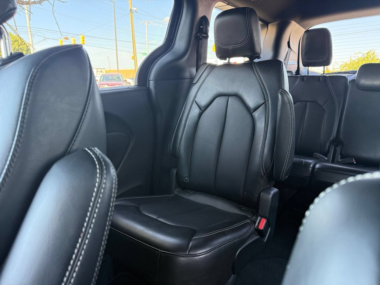 Used 2025 Chrysler Pacifica Select FWD image 41