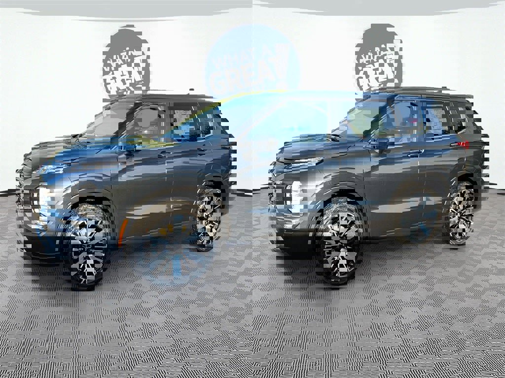 New 2025 Mitsubishi Outlander SE image 3