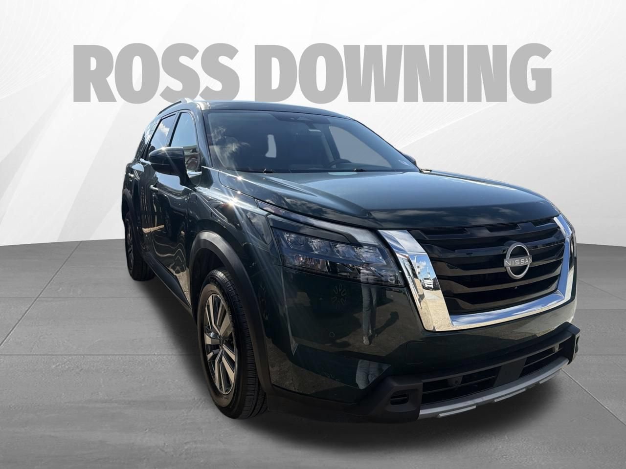Used 2025 Nissan Pathfinder SL FWD image 3