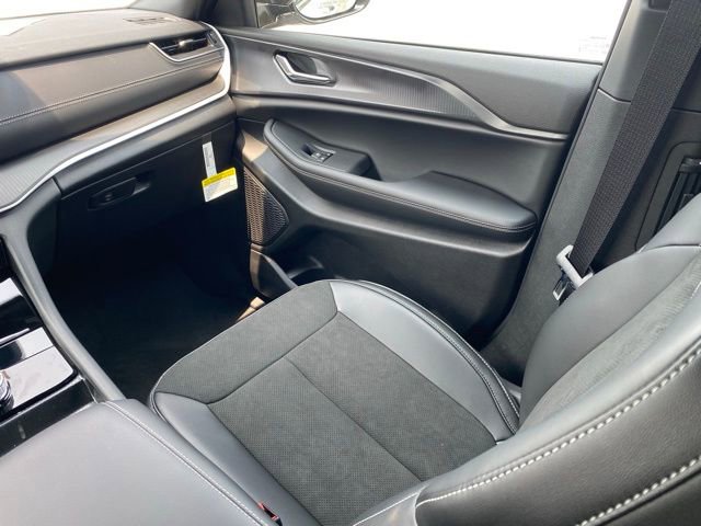 New 2025 Jeep Grand Cherokee L Altitude image 36